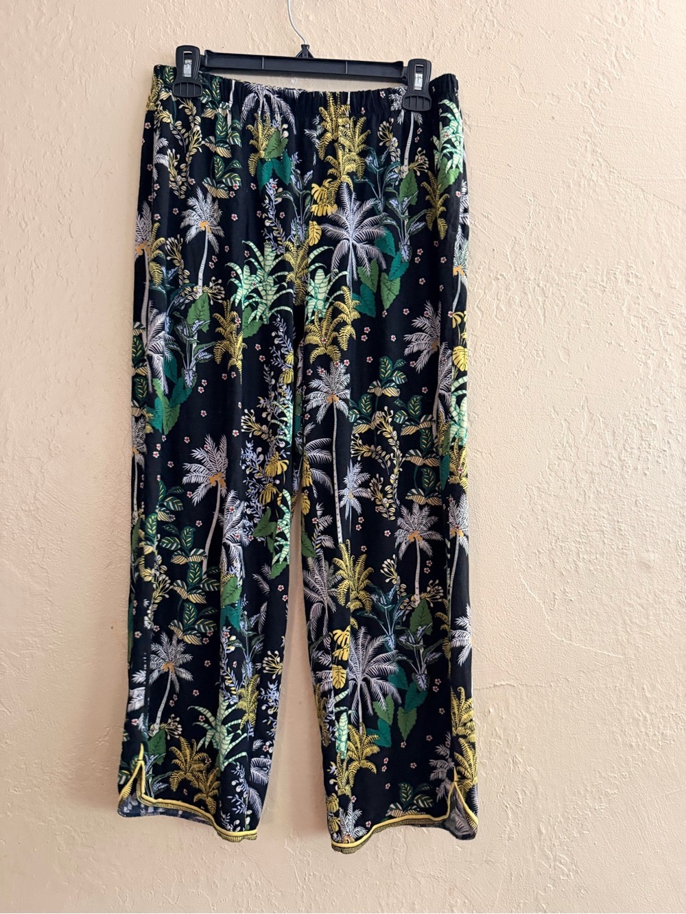 Black Tropical Print Wide-Leg Cropped Pajama Pants